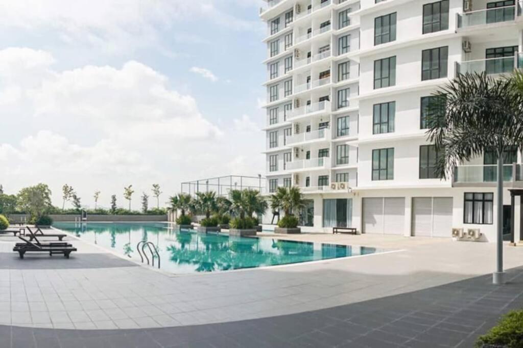 A0803 Platino Walking Paradigmmall Tvbox By Apartment Johor Bahru